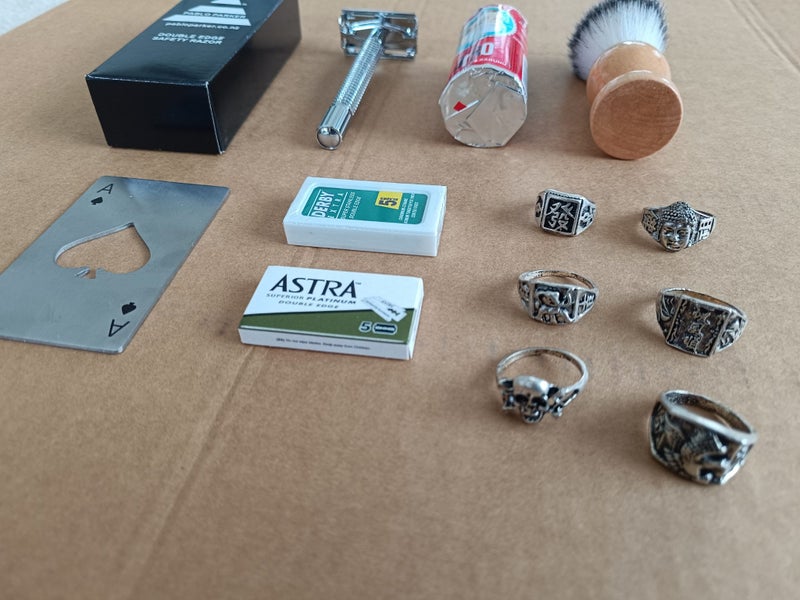 Double Edge Safety Razor – LAST Chance Bundle (Razor, Blades, Soap, Brush + More Carousel 2