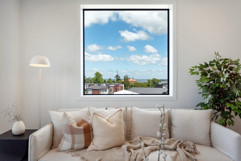 Modern living- $755,00062865862011651114