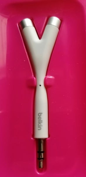 Belkin Y Shape Headphone Splitter Carousel 1