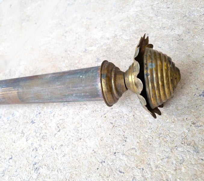 VICTORIAN GILT BRASS CURTAIN ROD Carousel 1