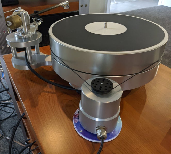 Acoustic Signature Challenger MK2 + Tone Arm + Cartridge Carousel 2