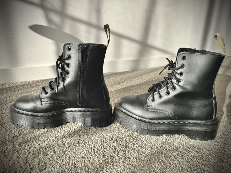 Dr. Martens Unisex V Jadon II Mono 6UK, 7US M, 39EU, 8US L Carousel 2