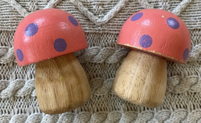 Set of two wooden mushrooms, 5.5cm Carousel 1