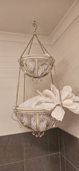 Decorative Hanging Basket Carousel 1