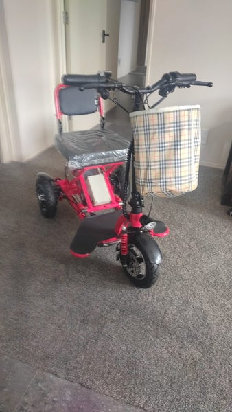 FOLD-UP 700W MOBILITY SCOOTER Carousel 2