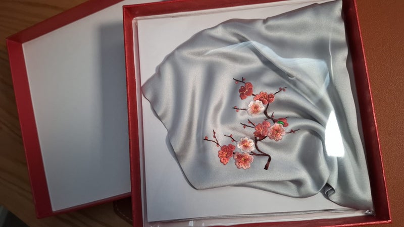 Suzhou Embroidery Handmade Silk Floral Embroidered Handkerchief Carousel 2