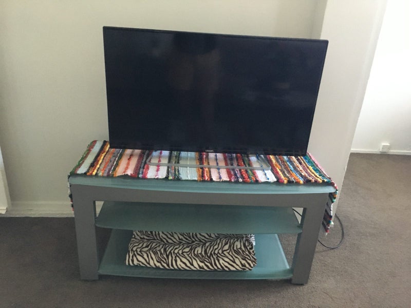 TV Veon 40“ with remote Carousel 2