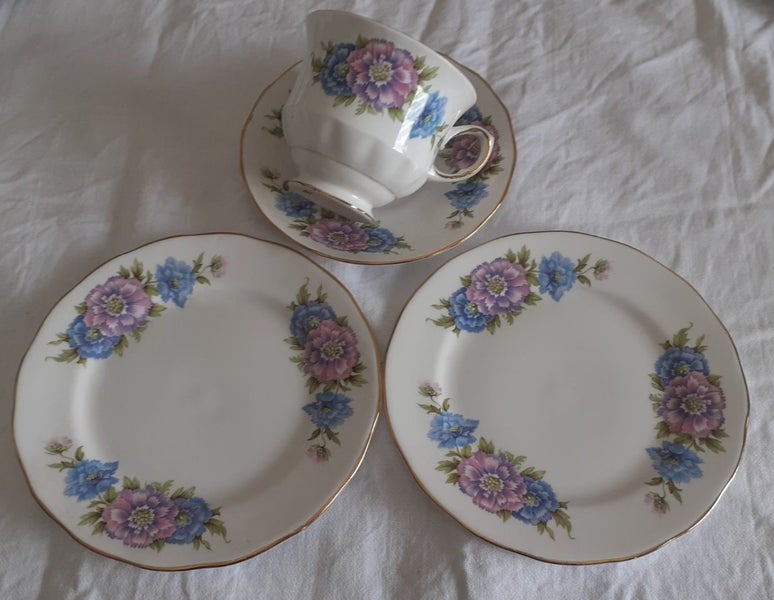 PRETTY QUEEN ANNE BONE CHINA TRIO WITH EXTRA CAKE PLATE Carousel 1