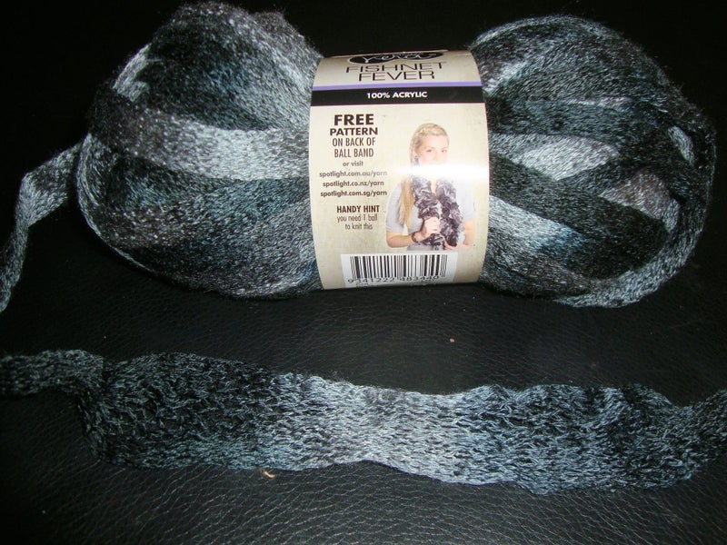Selection of Frilly SCARF yarn / balls assortment Carousel 20