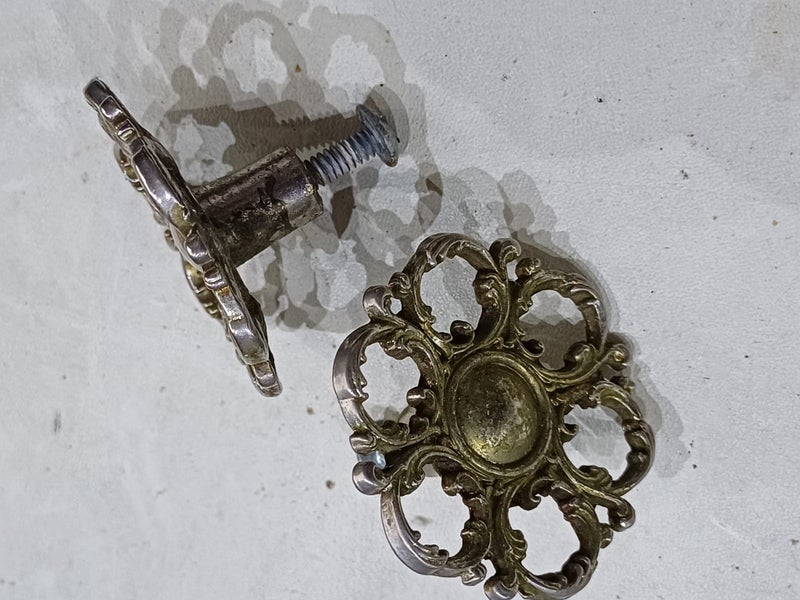 Drawer or Cupboard Knob / Handle Carousel 1