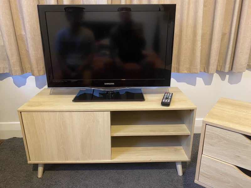Samsung Series 6 32" LCD TV w. TV Cabinet (?+BEDSIDE TABLE? T&C APPLY) Carousel 2