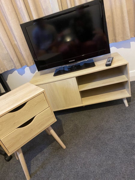 Samsung Series 6 32" LCD TV w. TV Cabinet (?+BEDSIDE TABLE? T&C APPLY) Carousel 1