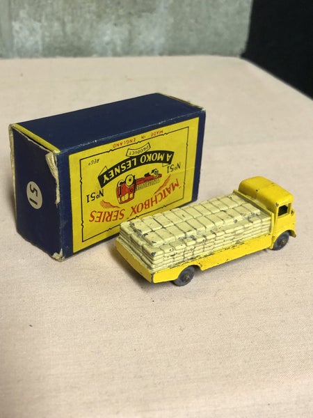 Matchbox 51 Albion Chieftain Cement Truck Carousel 2