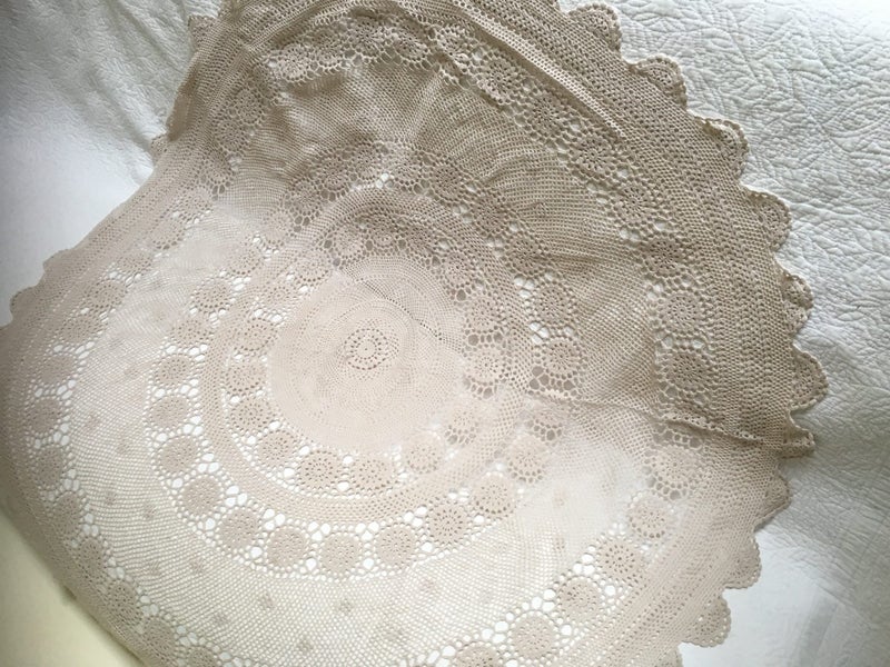 Vintage lace tablecloth Carousel 1