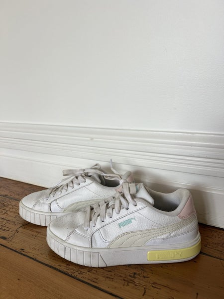 Puma woman’s shoes Carousel 1