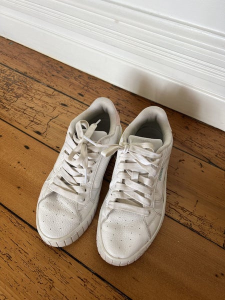 Puma woman’s shoes Carousel 2
