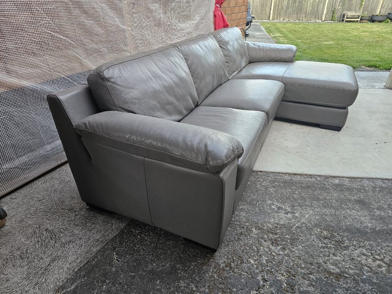 LEFT HAND CHAISE LOUNGE SUITE BY LEATHER WORLD Carousel 2