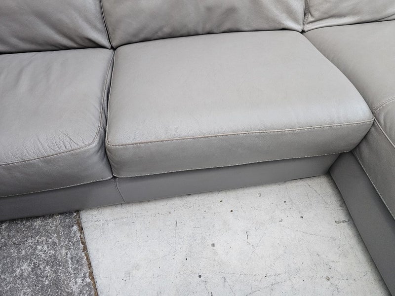 LEFT HAND CHAISE LOUNGE SUITE BY LEATHER WORLD Carousel 6