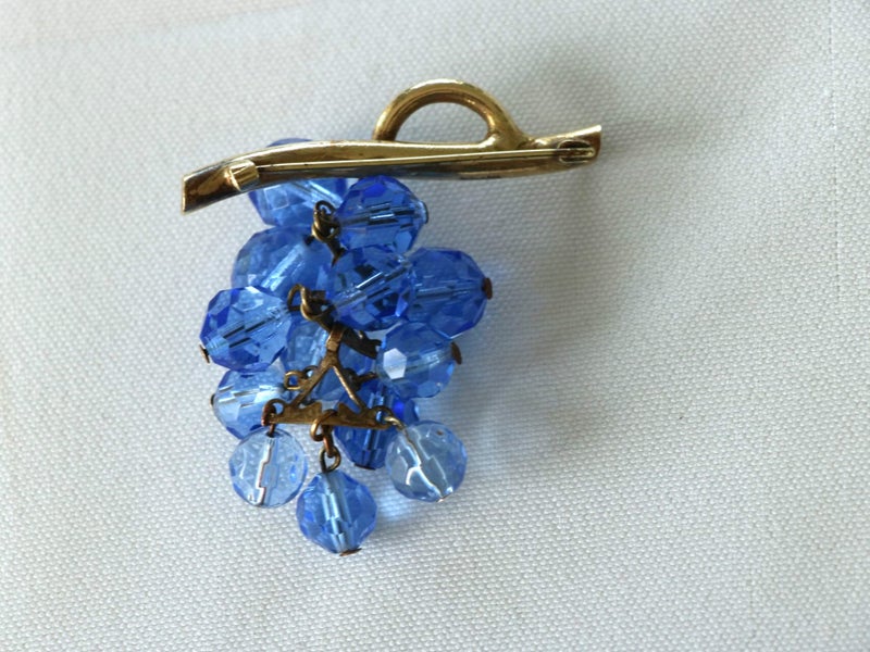 Antique Rolled Gold Austrian Crystal Bunch of Hanging Grapes Brooch Carousel 2