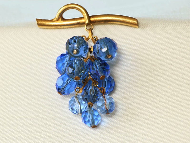 Antique Rolled Gold Austrian Crystal Bunch of Hanging Grapes Brooch Carousel 1