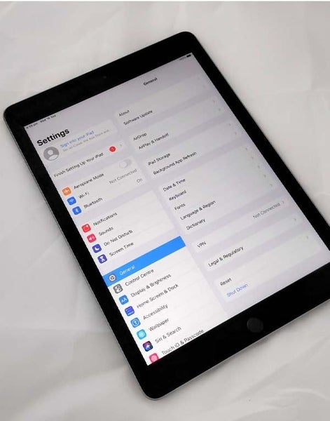 Apple iPad Air 2 16GB WiFi iOS 15 (Exc) Carousel 2