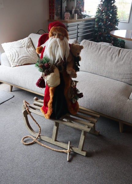 Beautiful Sleigh / Sled for decor / display, film, TV production prop Carousel 7
