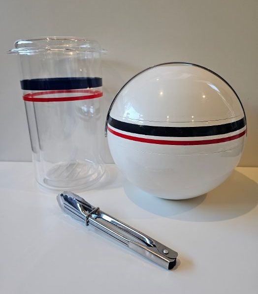 Guzzini Ice Bucket 'Pagoda' by Paolo Tilche, Italy 1970's + Bonuses. Carousel 2