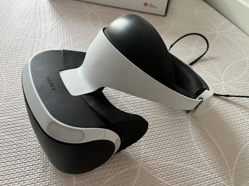 PS4 and VR full set Carousel 9