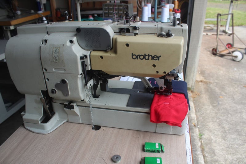 BROTHER INDUSTRIAL BUTTONHOLE MACHINE SPECIAL 20 % OFF Carousel 6