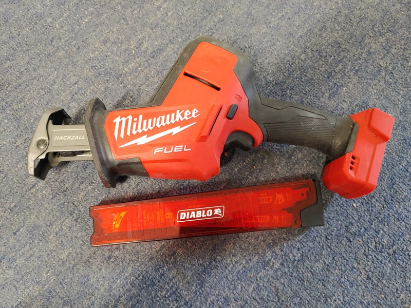 Milwaukee M18FZH Reciprocating Saw Carousel 1