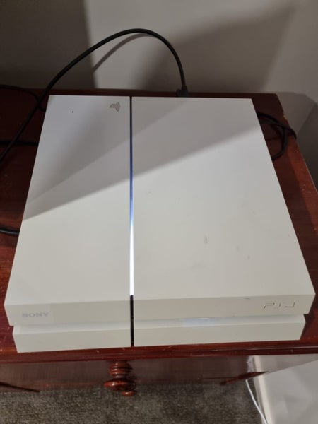 PlayStation 4 Console + 1 Controller + 1 FIFA 19 Game Carousel 1