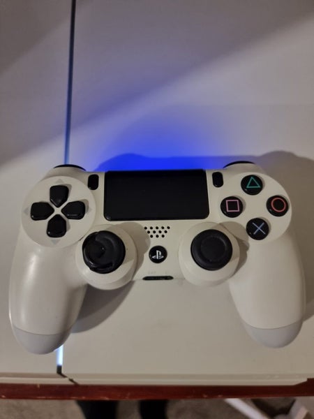 PlayStation 4 Console + 1 Controller + 1 FIFA 19 Game Carousel 6