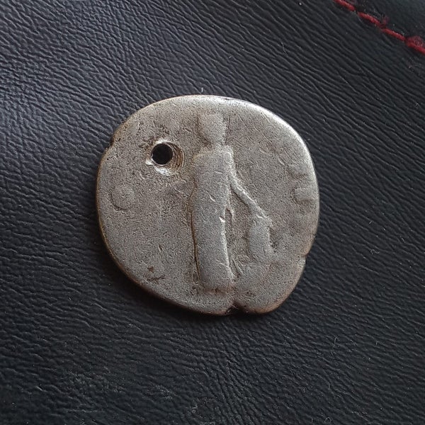 #o062# Roman silver denarius coin of Antoninus Pius from 151-152 AD Carousel 3