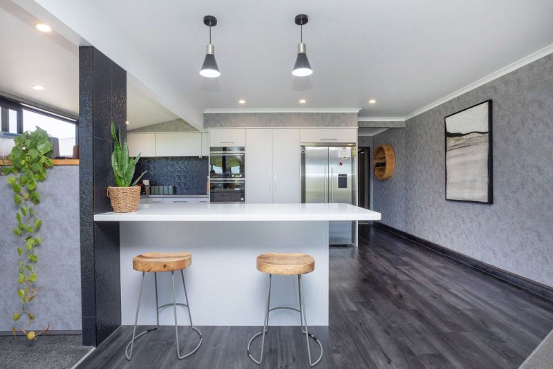 Substantial Lifestyle Property64579916511619113