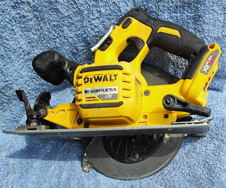 DeWALT Flexvolt 54V Brushless Circular Saw 184mm DCS575 Carousel 2