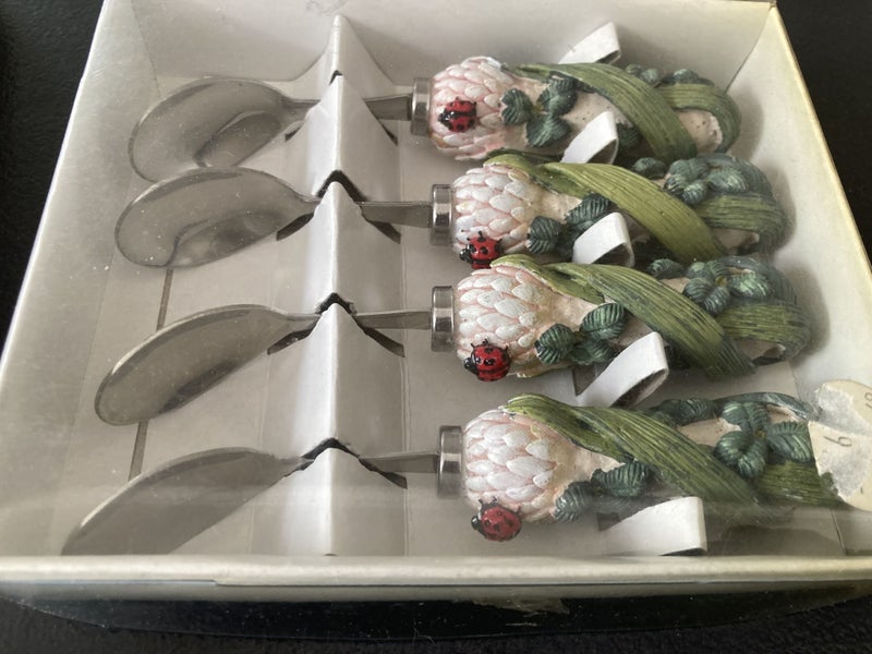 Clover & ladybird afternoon tea set, 4 cake forks, 4 teaspoons, 2 spreaders, new Carousel 6