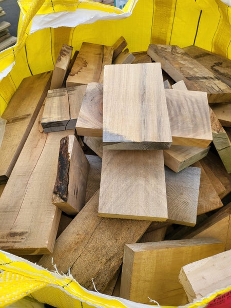 HOBBYIST / ENTHUSIAST / - HARDWOOD OFF CUTS - 1m3 BAG - TS642 Carousel 2