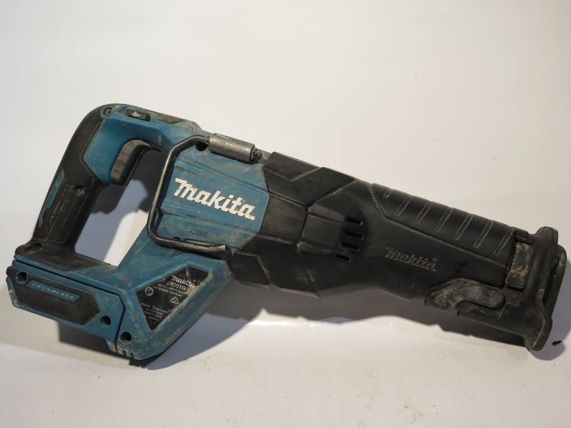 Makita 40V Cordless Brushless Reciprocating Saw JR001G Carousel 1