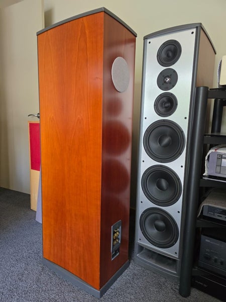 PSB Platinum T8 high end speakers Carousel 18