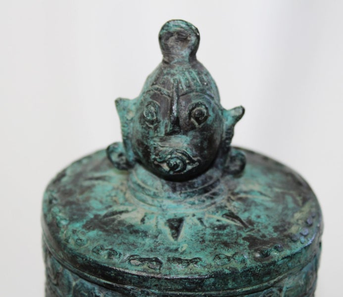 +++ AFRICAN BRONZE "CAST HEAD EMBOSSED DECORATIVE FIGURES" LIDDED JAR +++ Carousel 1