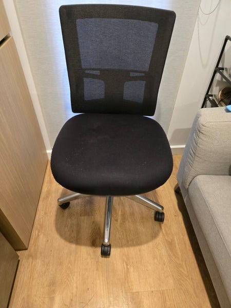 Buro Seating Metro II Chair Black Carousel 1