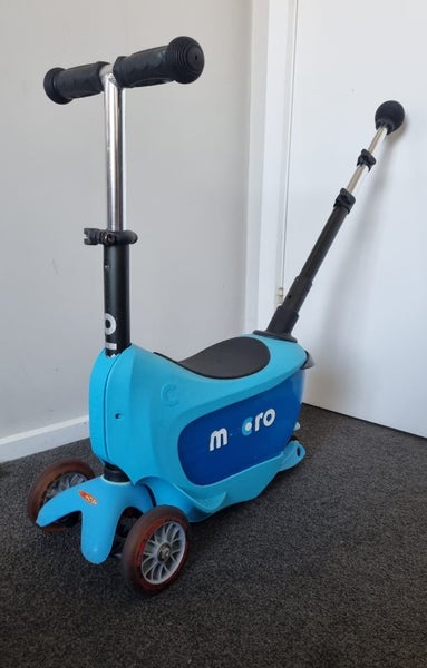 Micro Mini2Go Deluxe Plus 3 Wheel Scooter Carousel 1