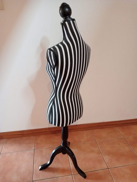 Dressmaker mannequin Carousel 1