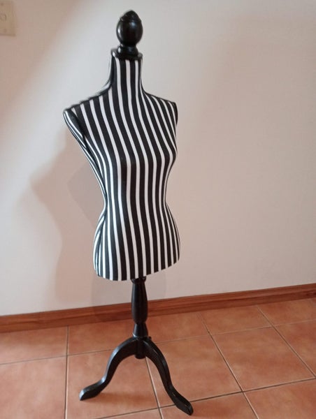 Dressmaker mannequin Carousel 2