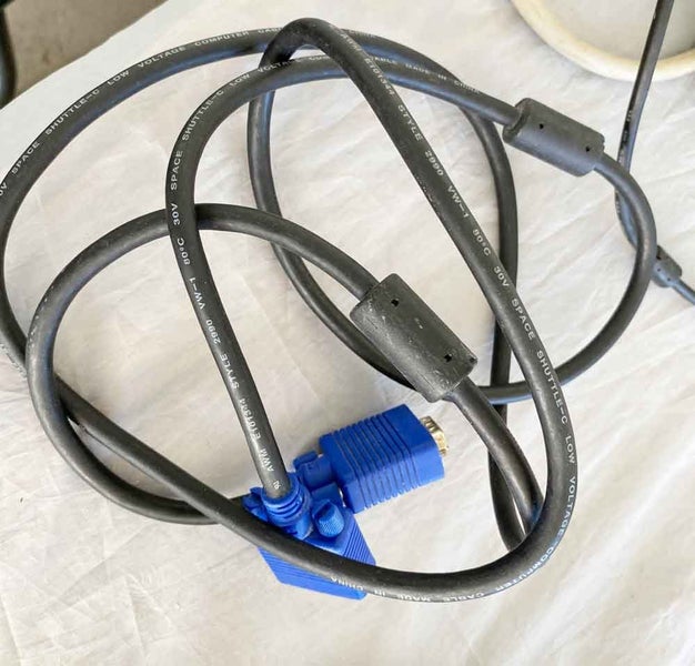2m VGA Cable Carousel 1