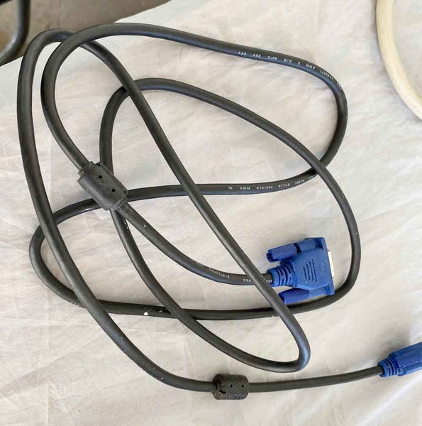 2m VGA Cable Carousel 1