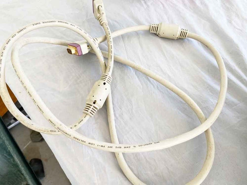 2m VGA Cable Carousel 1