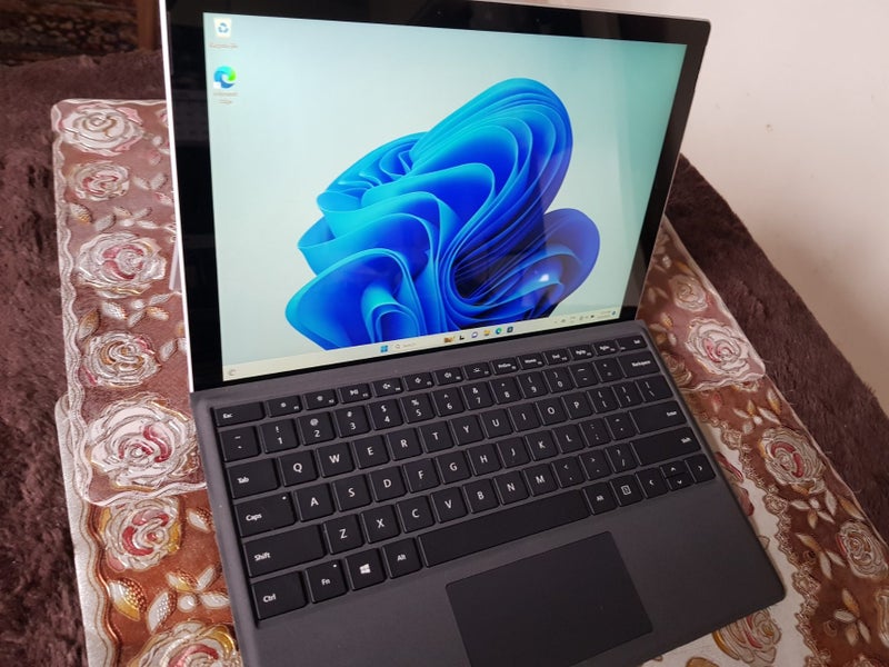 Microsoft Surface Pro7,1866-10th GEN- i5-HDD 256Gb SSD-RAM8GB-Office 2024-Win11 Carousel 1