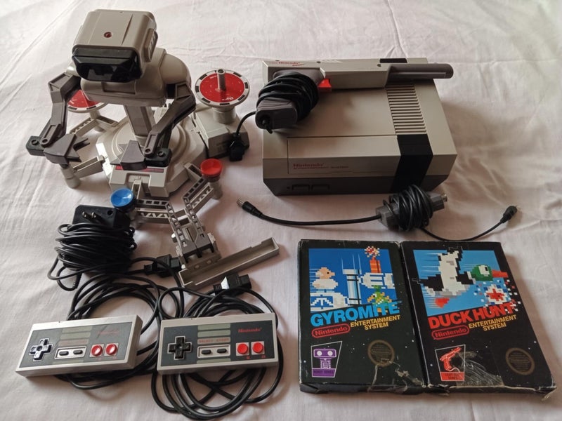 NTSC NES Deluxe Set unboxed Carousel 1