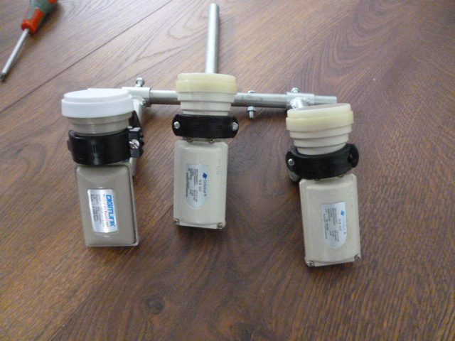 Three LNB MOUNTING bracket Carousel 2